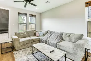Modern Home w/ Private Yard in Northeast H-town! - Interior