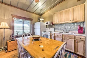 Renovated Bunkhouse on 12-Acre Horse Farm! - Interiør