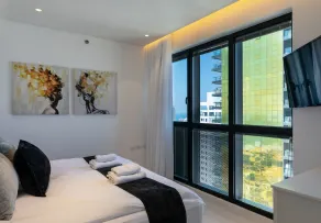 Sea-Breeze Penthouse with Jacuzzi - Vista dalla camera