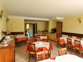 Garda Hill Boutique Apartments with Panoramic Pools e Agriturismo - Restaurant