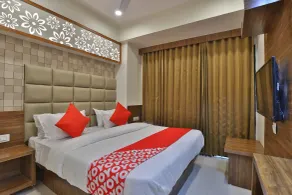 Hotel Royal King by Sky Stays - Chambre