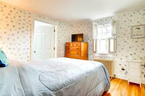 2 Mi to Beach: Walkable Coastal Gem in Hyannis! - Interiör
