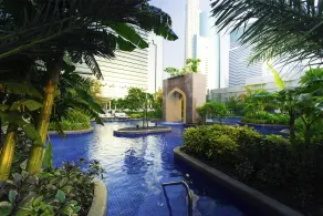 Conrad Dubai - Piscina