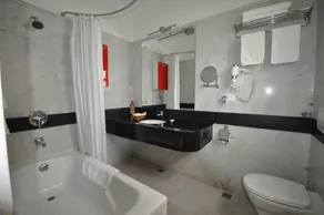 Colonel's Retreat 2 - Bathroom