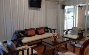 B9 Airport Resident - Hall