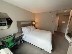 Holiday Inn Express & Suites Bronx - Zoo Area by IHG - Room