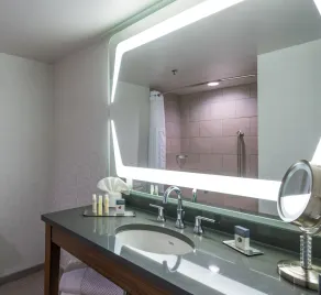 Wyndham Fort Smith City Center - Badezimmer