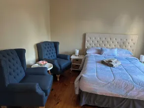 Charming 3 Bedroom Home in Garran, Perfect for Families and Groups - Camera