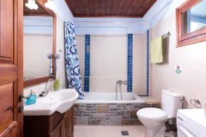 Sarakinas Residences - Bathroom
