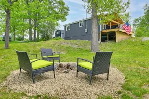 Couples Retreat w/ Water Access to Lake Champlain - Interior