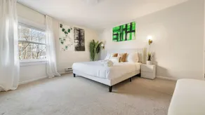 Ultra-Modern Luxe Sleek & Stunning Stay - Room