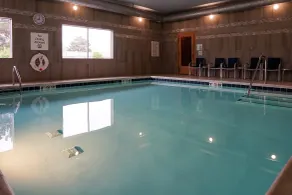 Holiday Inn Express & Suites - Aurora Medical Campus by IHG - Piscine