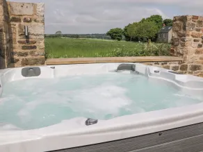 Casa rural con barbacoa, jardín y jacuzzi - Bañera de hidromasaje al aire libre