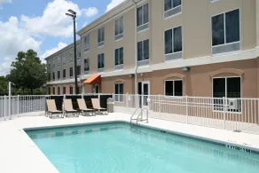 Holiday Inn Express Hotel & Suites Brooksville West by IHG - Pool