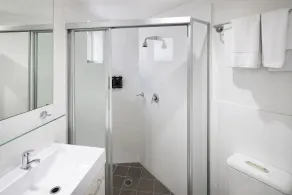 Mantra Castle Hill Sydney, an Accor Hotel - Bathroom