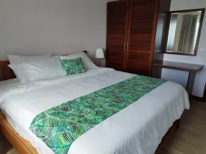CRYSTAL SHORES Self Catering Apartments - Beau Vallon, Seychelles - Room