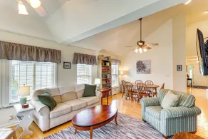 5 Mi to Beach: Lewes Home w/ Deck & Pond View - Interiør
