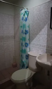 Hundred Isles' Room Rentals and Transient House - Baño