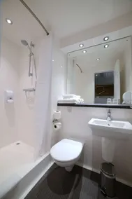 Travelodge PLUS Dublin City Centre - Bathroom