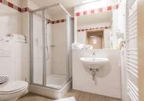 JUFA Hotel Altenmarkt-Zauchensee - Badezimmer
