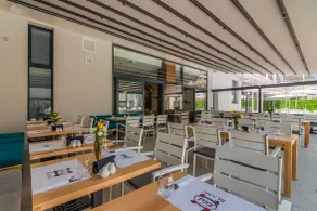 Nyota Hotel & Conference Center - Restaurant
