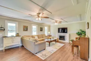 Home w/ Fire Pit on 27 Acres in Walhalla! - Interiør
