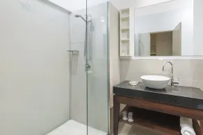 Adina Citylife Wellington - Bathroom