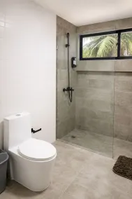 Skylight Suites Hotel - Bathroom