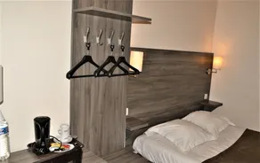 Logis-Hôtel & Restaurant LE CARNOT - Værelse