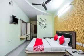 OYO 2722 Hotel Prince - Room