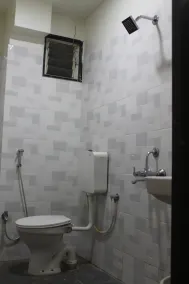 Hotel Mukesh residency - Bathroom