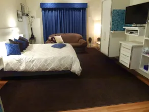 The Retreat at Froog Moore Park - Room