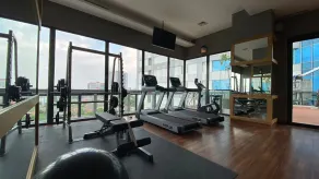Elegant And Comfort Living 2Br At Samara Suites Apartment - Gimnasio
