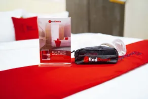 RedDoorz Plus at Winter Benitez - Chambre