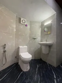 Queens Residency - Kochi - Bathroom