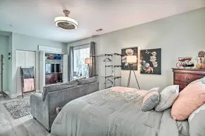 Centrally Located Studio w/ Pool in Myrtle Beach - Innvendig