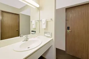 Days Inn by Wyndham Boonville - Salle de bain