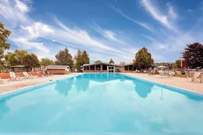 Ramada by Wyndham 1000 Islands Gananoque - Pool