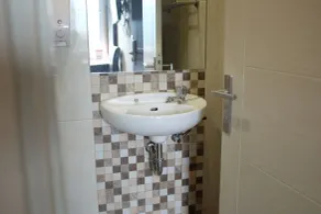 RedDoorz Plus @ Thamrin - Badeværelse