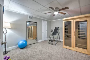 Rural Dallas Gem w/ Hot Tub, Sauna + Fire Pit! - Fitnessfaciliteter