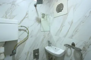 Hotel Hari Palace - Bathroom