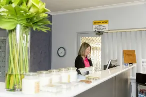 Bathurst Motor Inn - Interior entrance