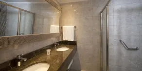 Oz Hotels Side Premium - Bathroom