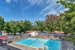 Super 8 by Wyndham Santa Rosa North - Piscine