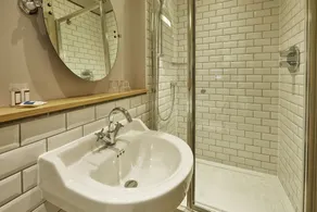 Pen and Parchment by Greene King Inns - Bathroom