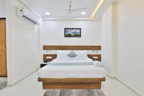 Hotel SR Radhey - Zimmer