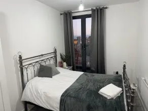 2 Bedroom Luxury Apartment With Balcony - Værelse