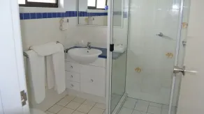 West End Motor Lodge - Baño