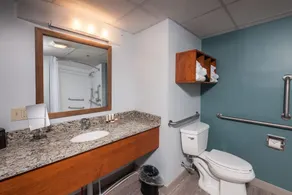 Rockland Harbor Hotel - Bathroom
