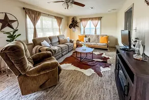 Fenced Yard! Peaceful Retreat in Smithville - Interior